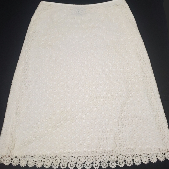 Ann Taylor Dresses & Skirts - Ann Taylor Ivory Floral Lace A-Line Skirt Size 2